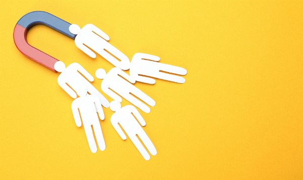 calamita che attira le persone simboleggia l'influenza che il procurement deve mantenere in azienda