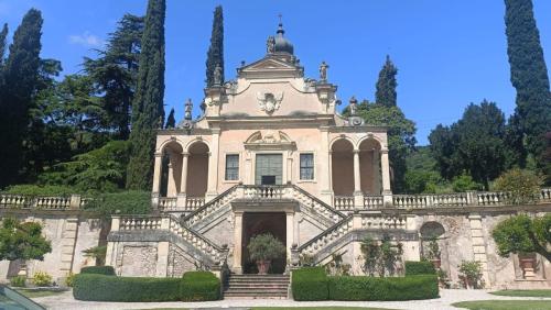 f093264b-7147-41aa-81b1-c027743a9922